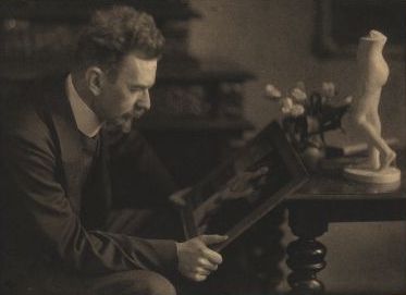 「美術史の基礎概念」（Kunstgeschichtliche Grundbegriffe, 1915年）を書いた美術史家ハインリヒ・ヴェルフリン